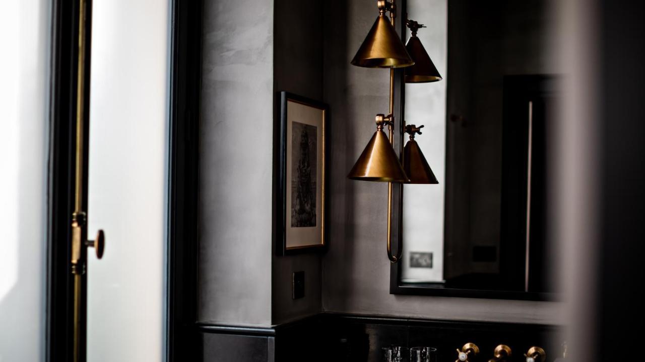 무슈 조지 호텔 앤 스파 샹 젤리제 파리 외부 사진 The interior of the restaurant
