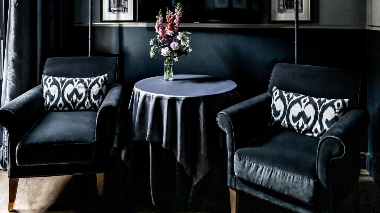 무슈 조지 호텔 앤 스파 샹 젤리제 파리 외부 사진 The interior of the lounge
